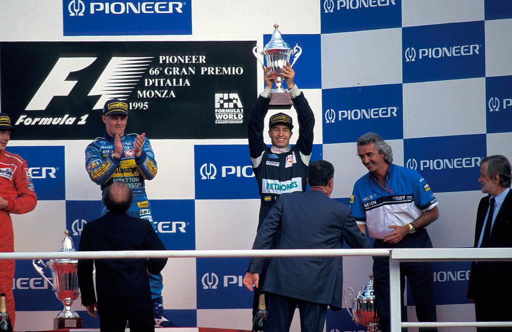 [Imagen: 1995_italian_grand_prix_podium_by_f1_his...6mfhf8.jpg]